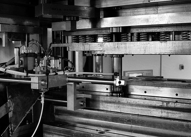 lavorazioni meccaniche piegatura - reparto Tranciatura Gima Spa
