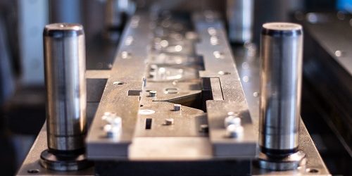 La procedura di installazione nella pressa dello stampo progressivo è molto importante. Qui una check-list per completare l'operazione nel modo migliore.