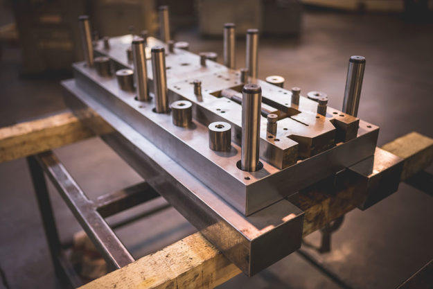 Stampo progressivo per acciaio inox